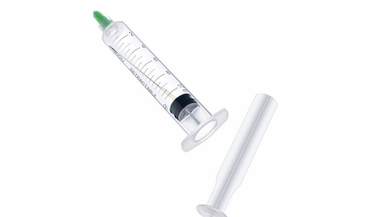 A retractable needle safety syringe reduces the chances of needle sticks