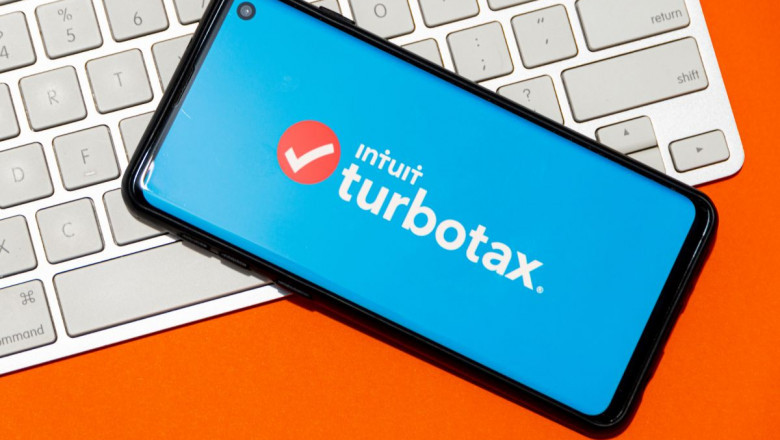 How do I contact TurboTax customer service?