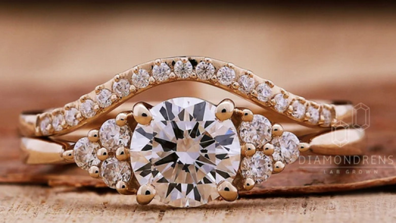 Round Lab Grown Diamond Engagement Ring