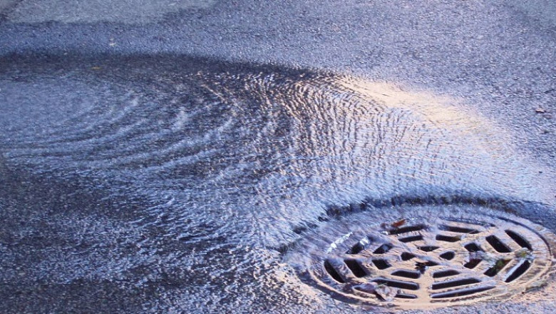 Why Is It Advisable To Hire A Plumber To Unclog A Drain?