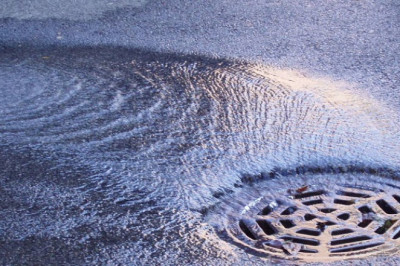 Why Is It Advisable To Hire A Plumber To Unclog A Drain?