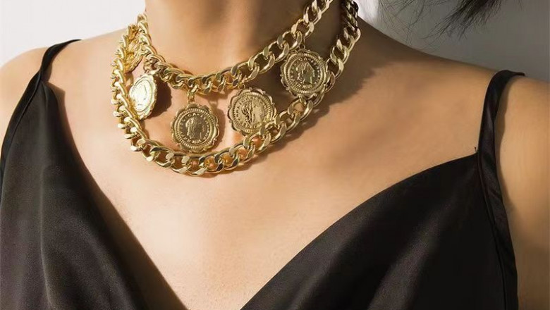 What are the benefits of wearing a red diamond ring?