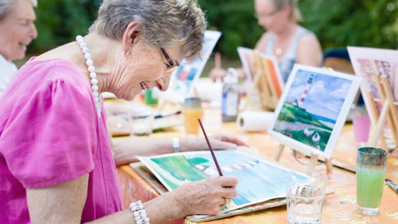 4 Creative Activities for Seniors to Connect With Their Community