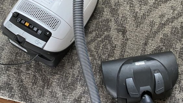 How to change vacuum cleaner to blower?