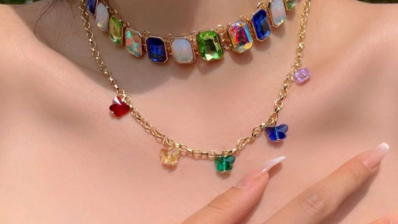 What are the styles of personality necklaces