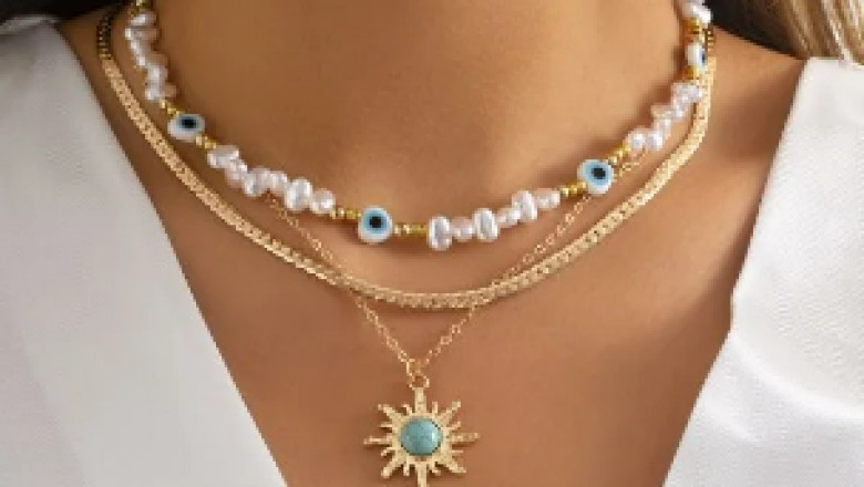 There are two main categories of everyday jewelry accessories