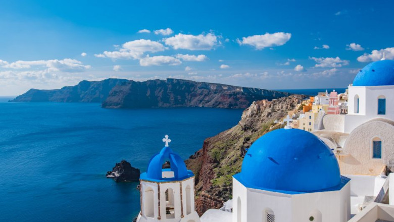 Creating a Romantic Aegean getaway itinerary for your Santorini Honeymoon