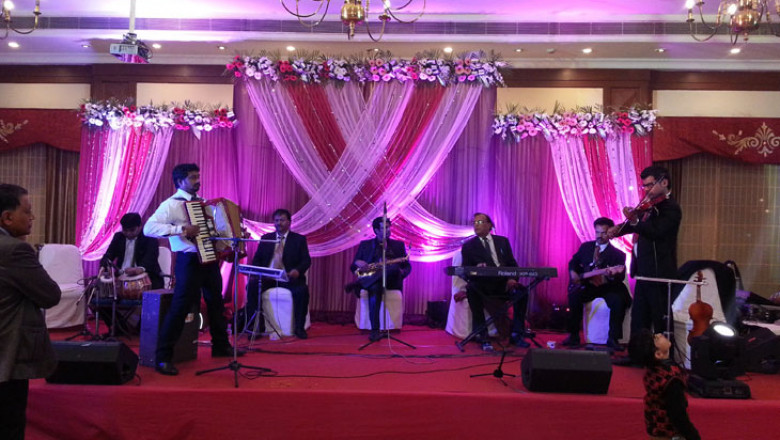 Choosing the Perfect Live Band for Your Wedding