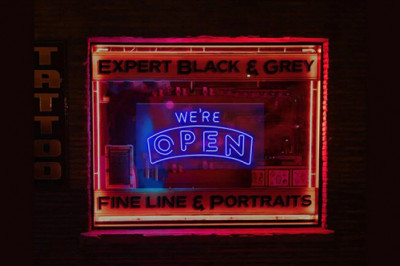 Neon signs for offices and workspaces – Customisation option