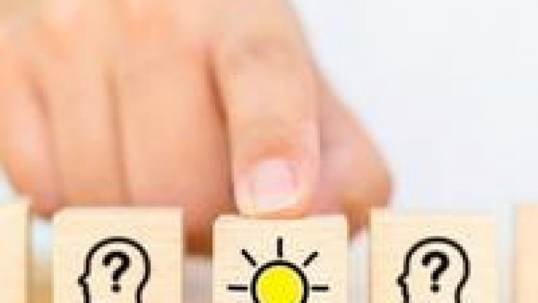 What are the main approaches to choose a topic? Mention some criteria for topic selection.