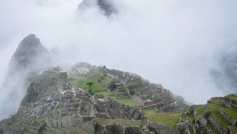 shoreline structures