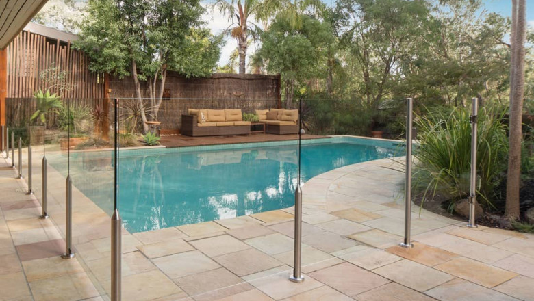 The Positive Impact of Frameless Pool Fencing on Your Home