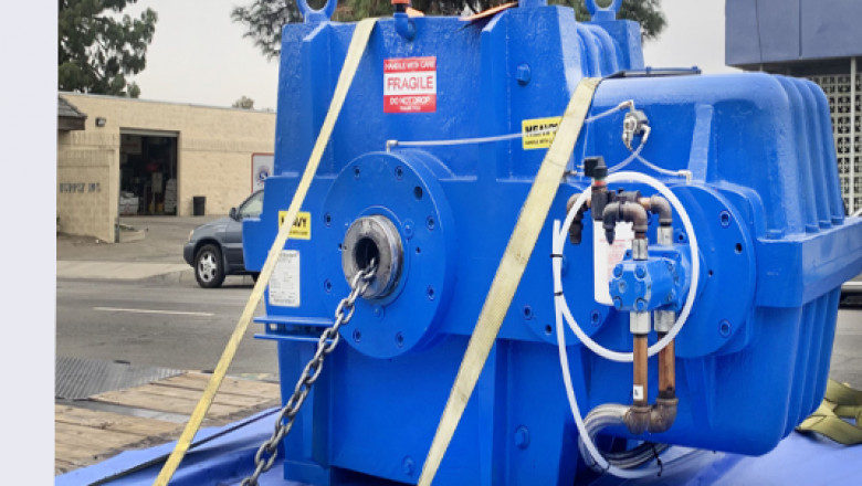 What is an extruder gearbox?