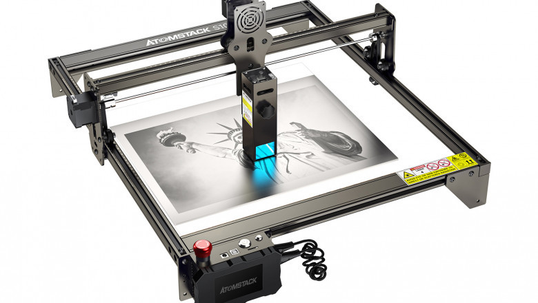 Laser engraving with students at school