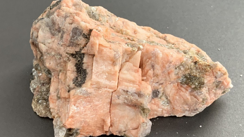 The Perthitic Textures In Many Granites' Alkali Feldspars Can Be Seen With The Naked Eye