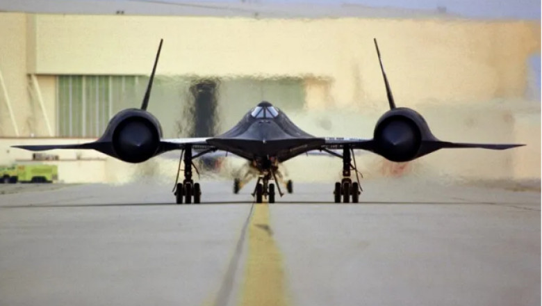 Lockheed SR-71 Blackbird – The Plane Designed to Leak