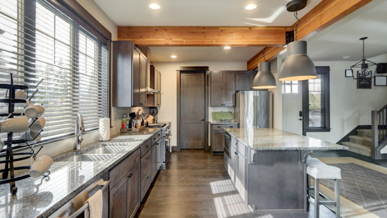 How to Create a Farmhouse Kitchen Design