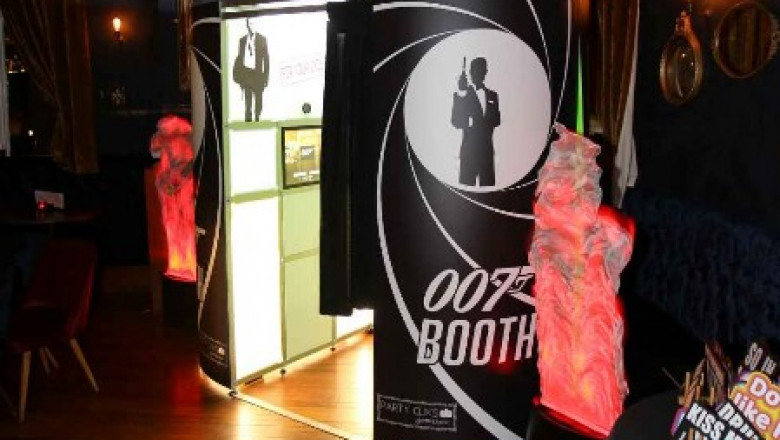 Important Information To Remember Before Hiring A Wedding Photo Stall