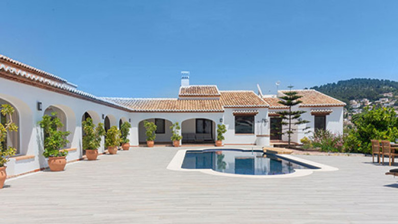 KOCH & VARLET LUXURY REALTORS