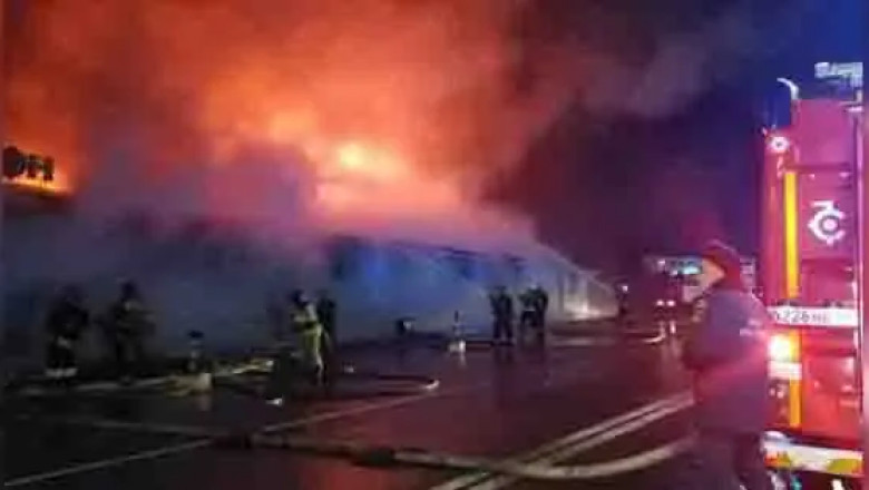Accident in Russian cafe: Man opened fire after controversy… Roof collapsed due to fire, 15 killed