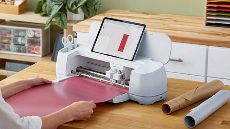 How does a Cricut machine work?