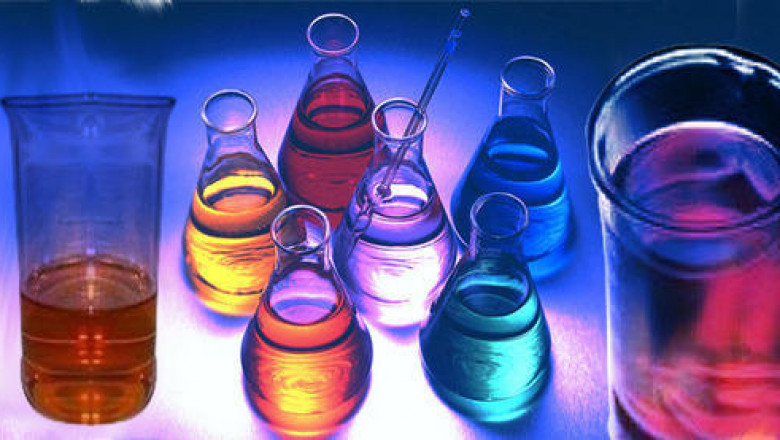 What chemicals are used to tan leather?