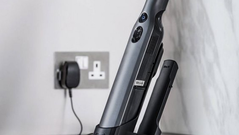 How to charge a cordless vacuum cleaner?