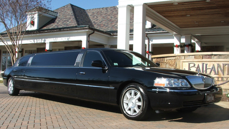 Why Is Limousine Service Orlando Better than Taxi and Uber?