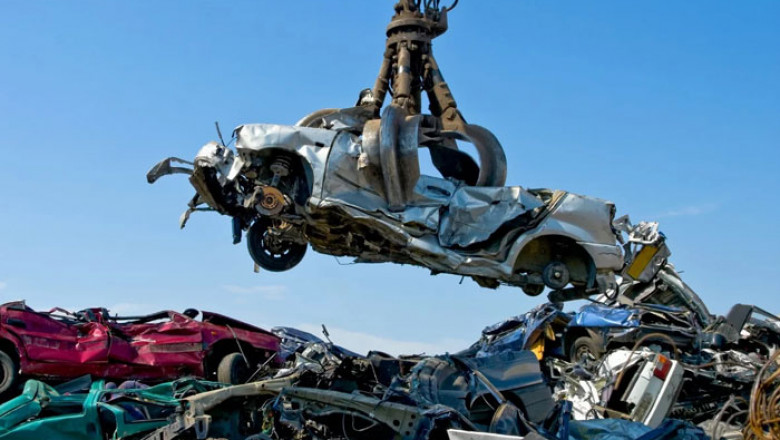 Why You Should Approach the Expert Wreckers for Car Recycling