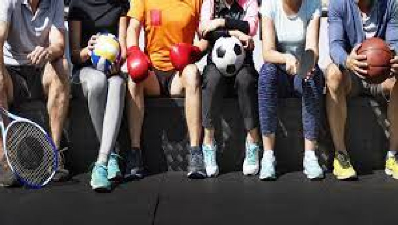 What is the difference between outsourcing and outstaffing