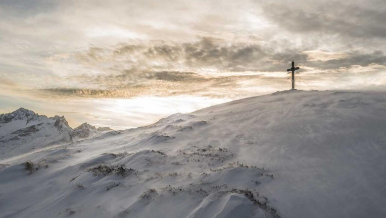 teach your kids how to handle money and avoid of debt