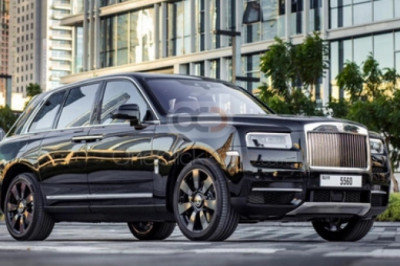 Advantages Of Renting A Car With Driver In Dubai For Your Business Travel