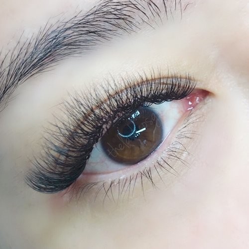 eyelashs after extension