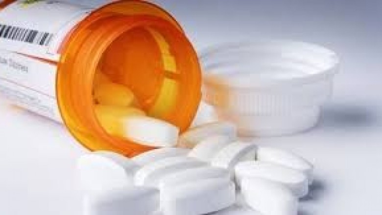 What are the benefits of buying medicines at online pharmacies?