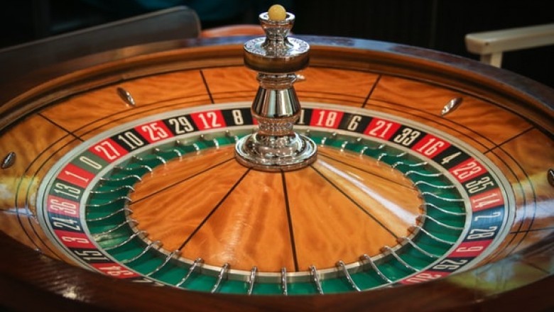 How to Choose Where to Place Your Bet - William Hill or Betfair