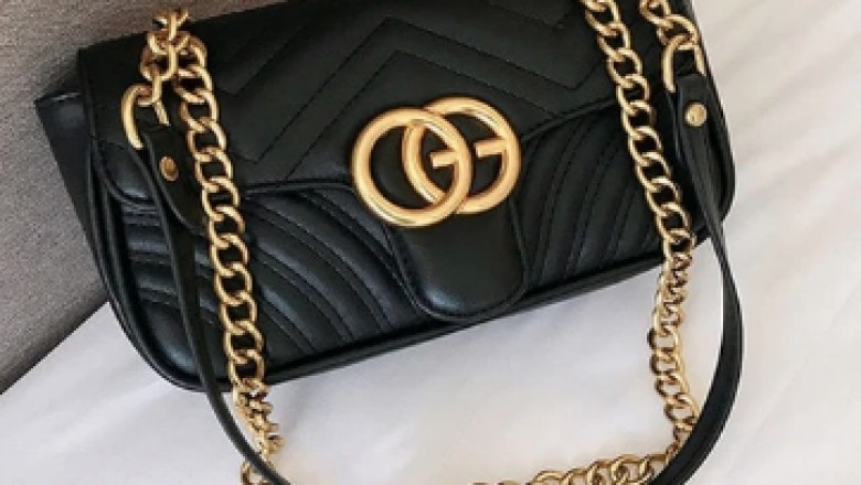 Vertical chain bag for woman