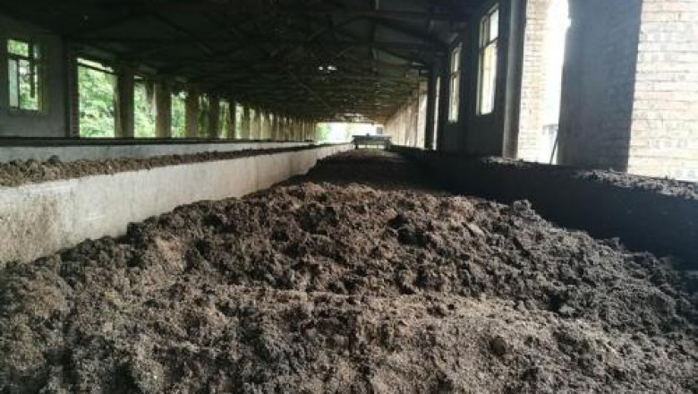 The production and application of organic fertilizer increase the fertility of the soil