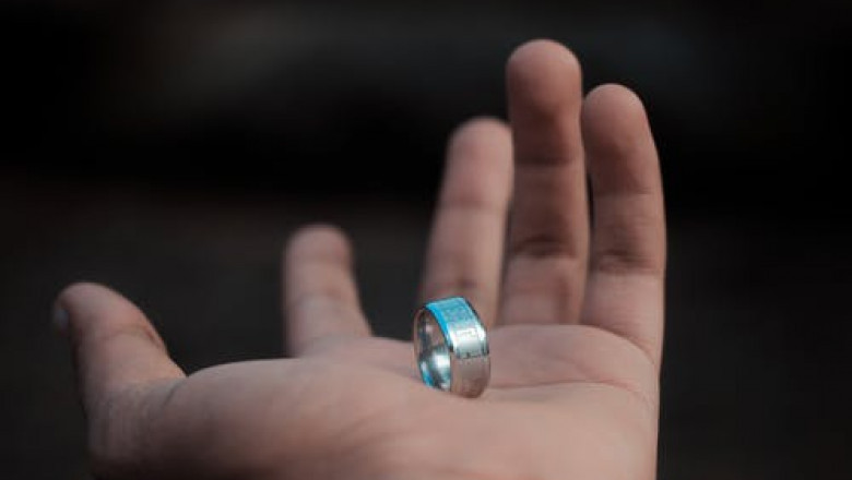 Two tone band with brushed center