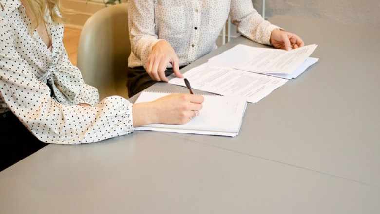 What is the difference between manual and automation testing?