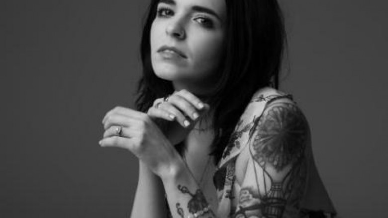 Erin Fox Is At Her Spellbinding Best on Fuzzy Logic