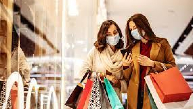 Black Friday draws U.S. shoppers but many shun stores for online