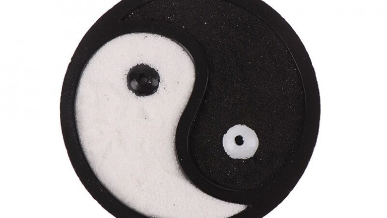High Contrast Round Yin and Yang Zen Sand Garden