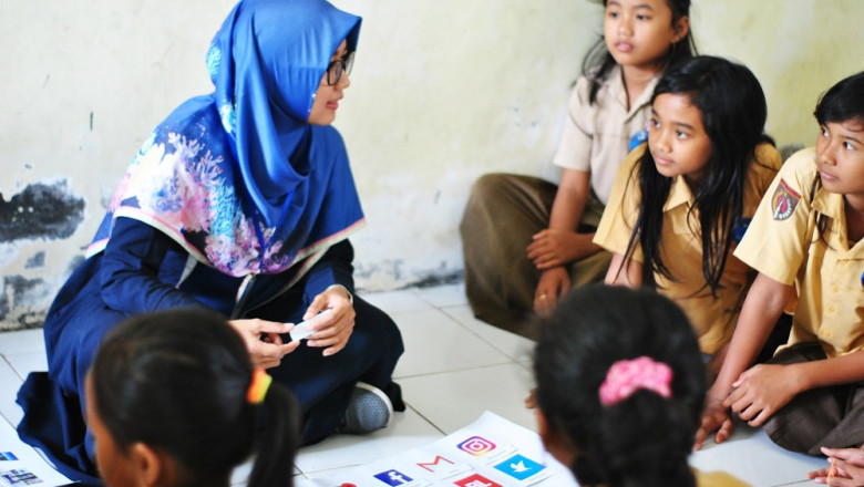 Teachers Can Showcase Their Knowledge Online! Read This Article