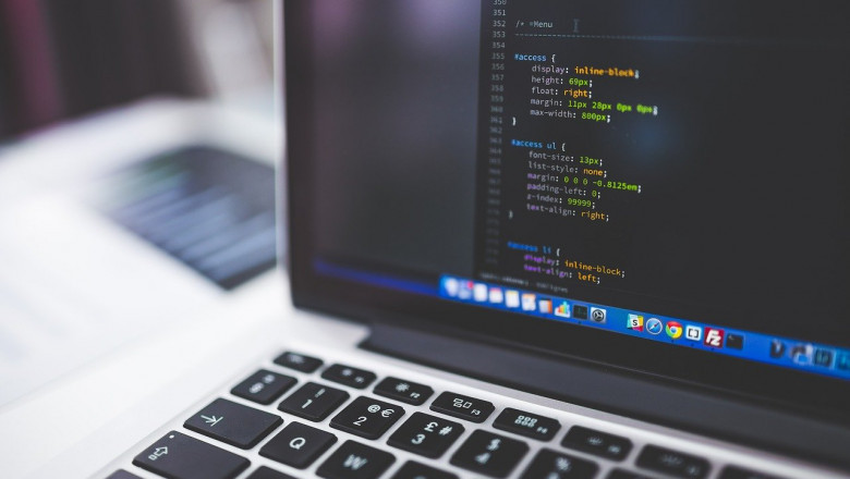 Why do businesses prefer the python web development framework?