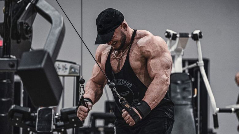 4 Ways to Stay in Tune with Your Body While You Lift