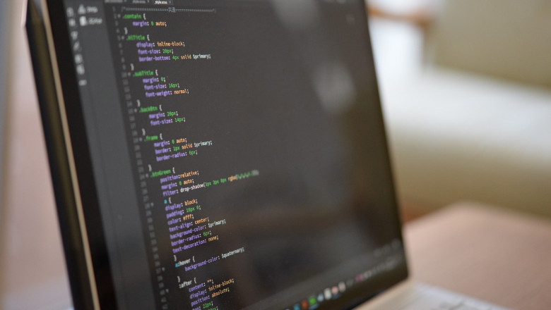 What are the main components and features of the Java language?