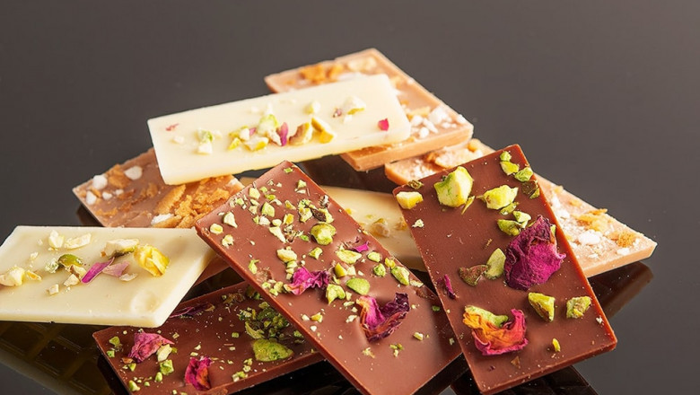 Get to know about the variety of cakes and choose the best.