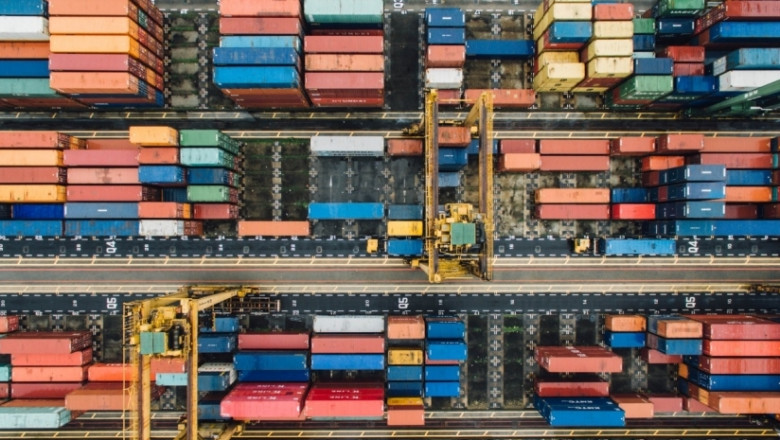 No drop in US consumer demand; 300,000 TEUs more deployed in 2022