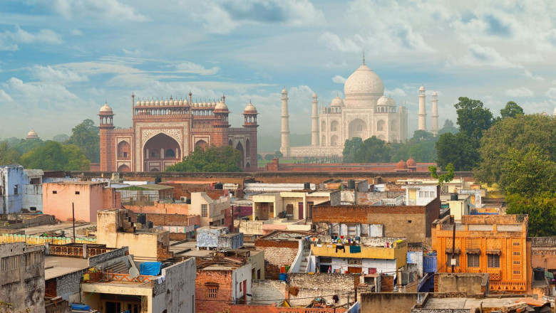 What are the advantages and disadvantages of travelling