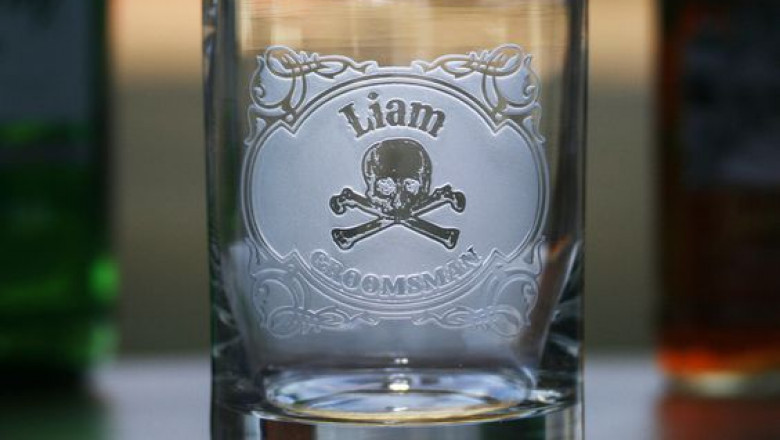 5 Best Personalized Wedding Party Glassware Gifts